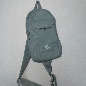 Adidas UNISEX ESSENTIALS 3 SLING BAG